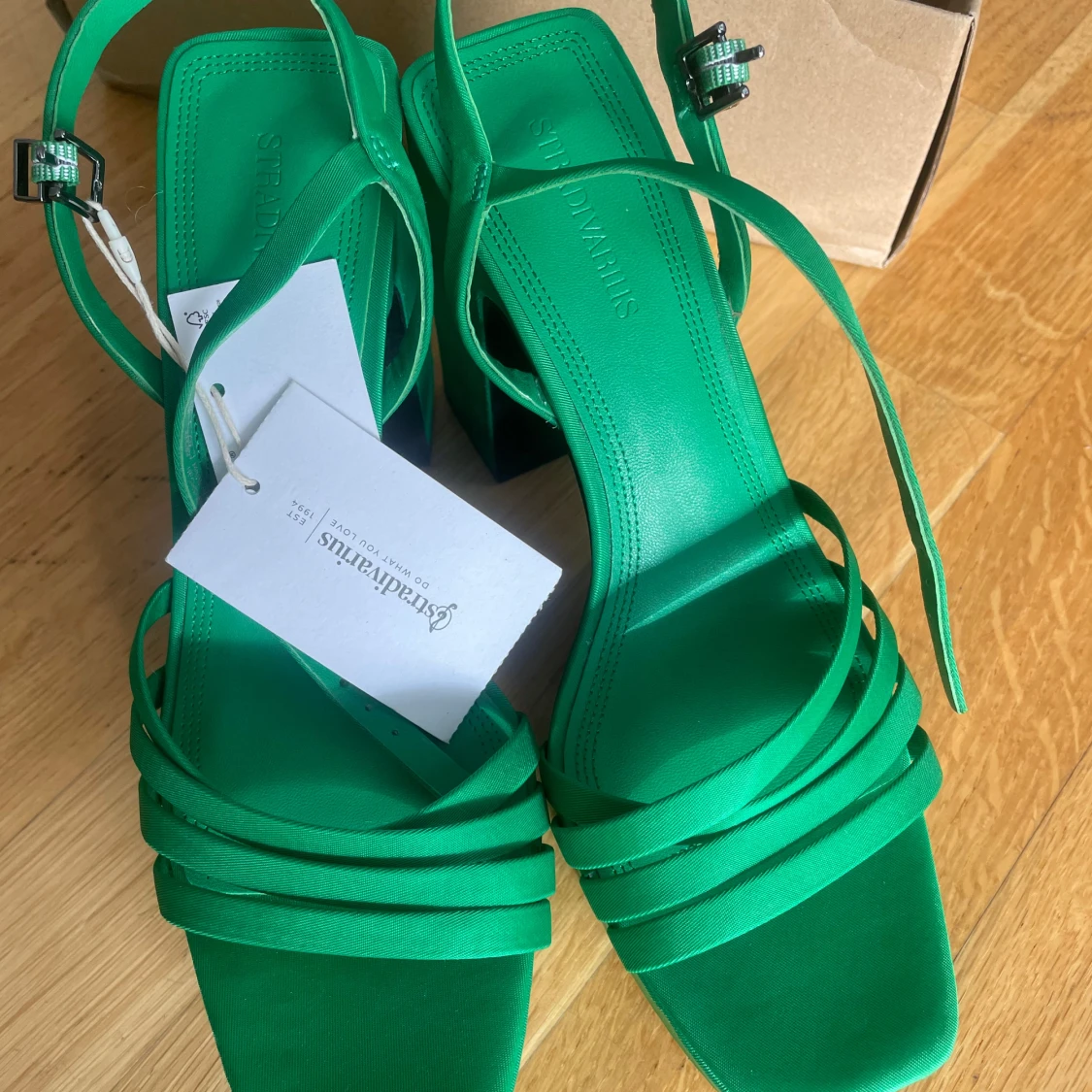 Gröna sandaler med klack från Glamorous - 90