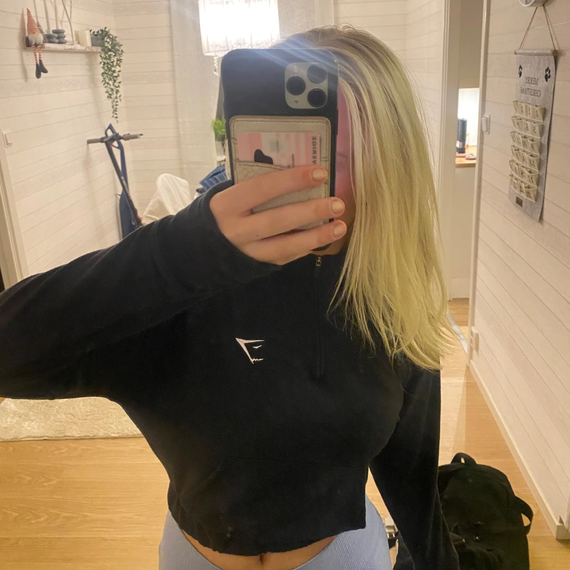 Svart croppad tröja från Gymshark - 92