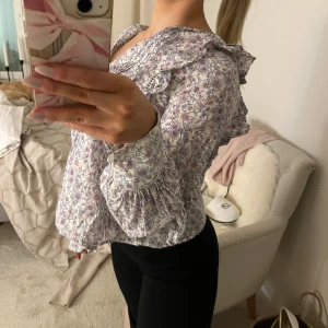 Ruffle blouse - Very good condition🥰