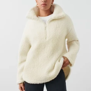 Pile/fleece/Teddy jacka - Mysig vit jacka  med hög krage och dragkedja. Perfekt över en stickad tröja. Superfin. Passar S & M. Gräddvit 