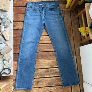 Levi’s 501 - Superfint skick, använda men fortfarande som nya. Skriv vid frågor!
