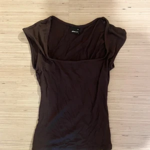 Brun topp - Fin brun topp från Gina, använd en gång