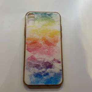 Mobilskal för xs - Detta är ett mobilskal för mobiler xs. Det är ganska smutsigt som bilderna visar. Jag kan inte se att det har gått sönder. Priset är inte ink frakt 