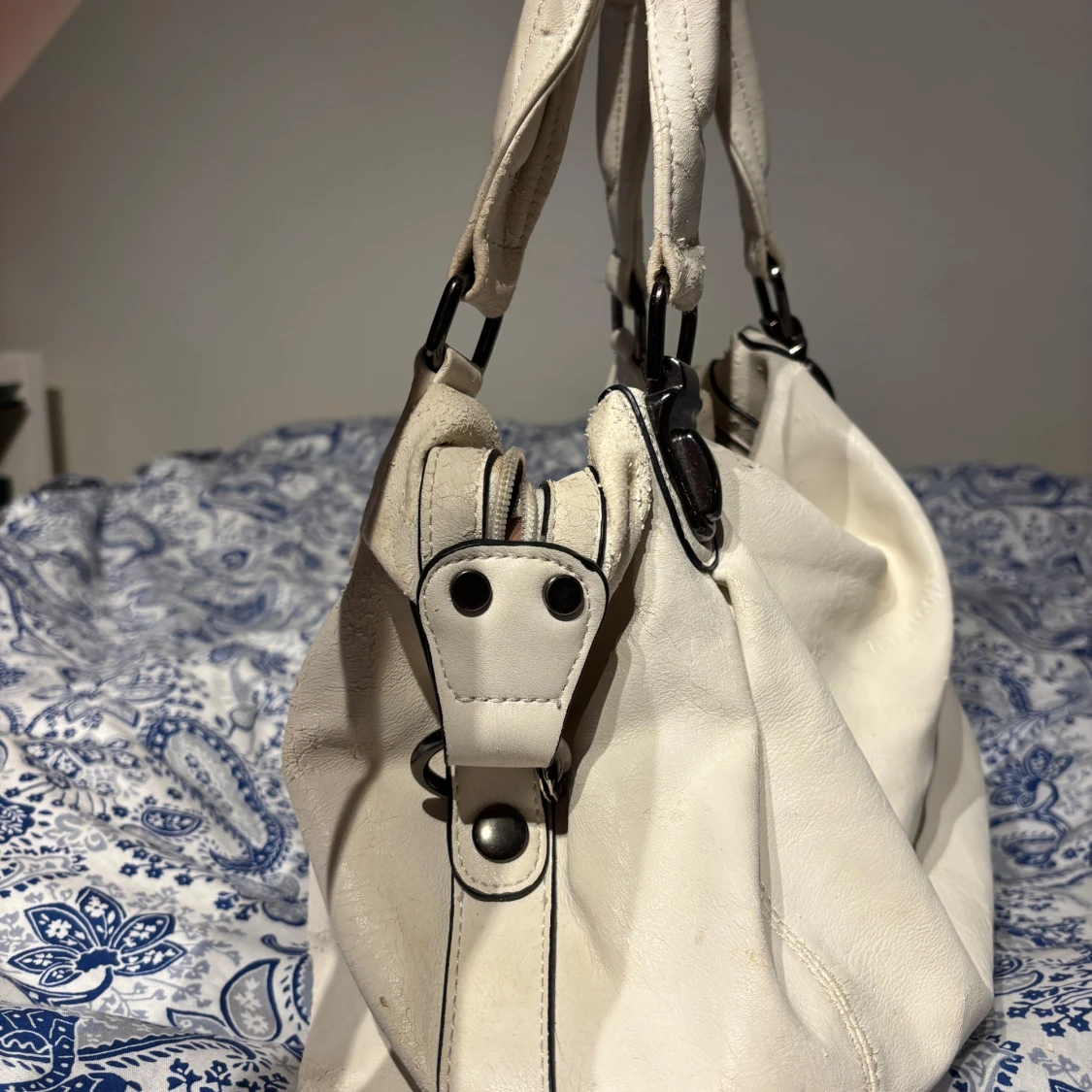 Vit axelväska med dragkedja - 91