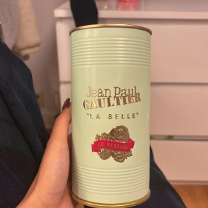 Jean Paul gaultter ”la Belle” - Säljer min ”la belle” parfym, knappt använd för att jag tyckte att den luktade för starkt, den är i bra skick 