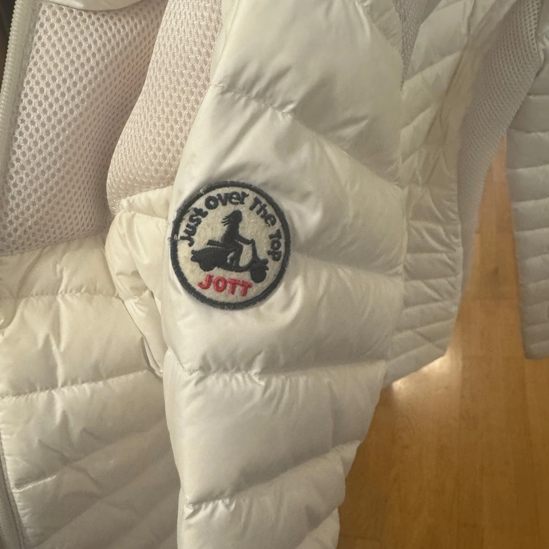 Vit pufferjacka från JOTT - 2