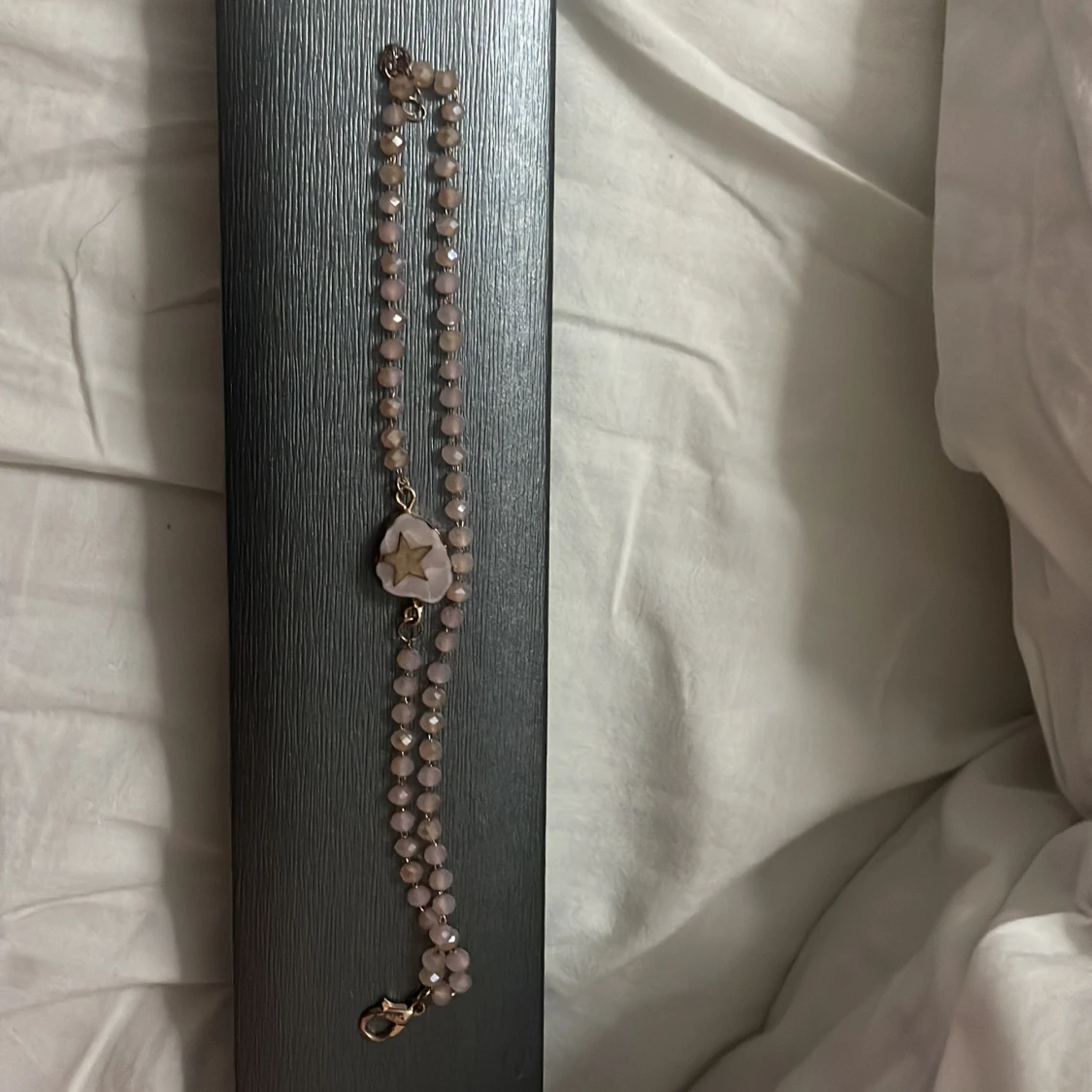 Set med tre armband i olika stilar - 92