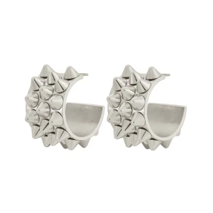 Edblad Peak Örhänge - Stilrena och moderna örhängen från Edblad i stål med en unik design av spetsiga nitar⚡️💞💞Helt slutsålda överallt! Perfekta för Stockholmsstil, vardag såsom för fest🥂 Använda ksk 5 ggr, men detta syns knappast om man inte kollar supernoga, vilket man aldrig gör egentligen 💕Tryck gärna på köp nu eller skriv om ni har frågor 💓💓köpte dom för 450, säljer för 299🔥🔥