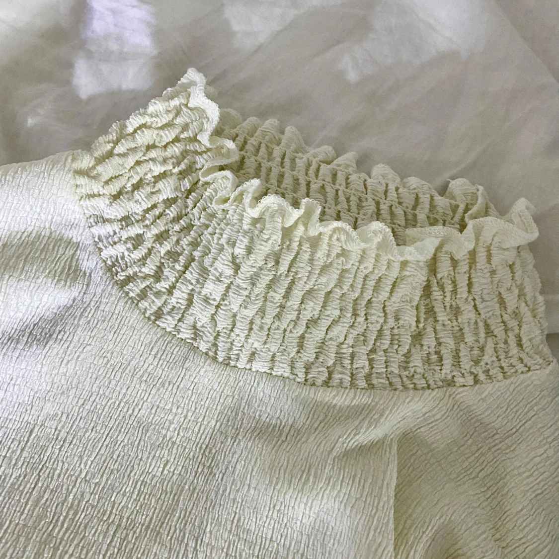 Vit långärmad blus från Cubus. - 91