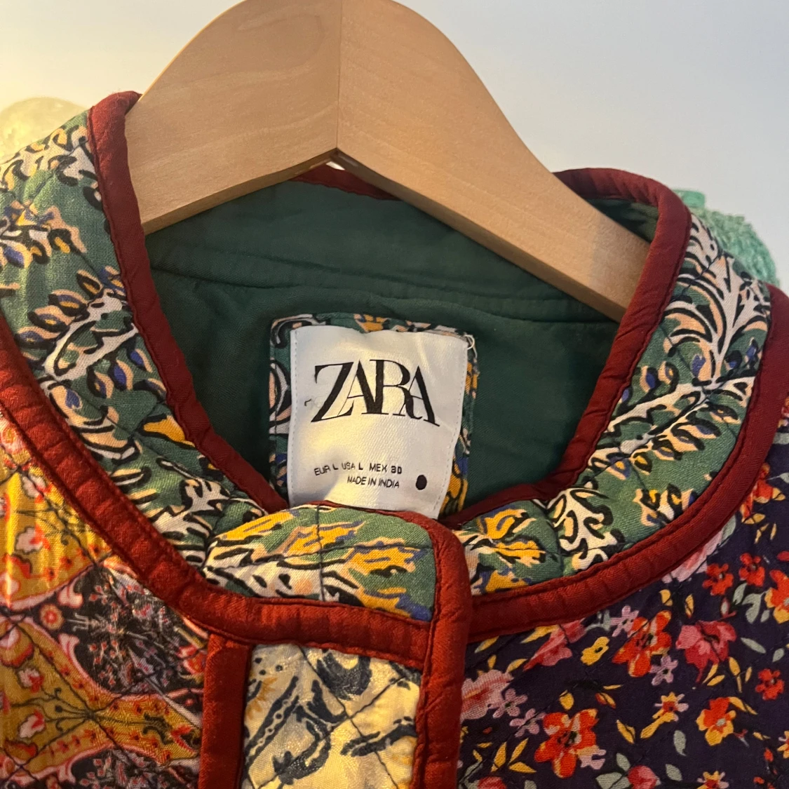 Färgglad quiltad jacka från Zara - 91