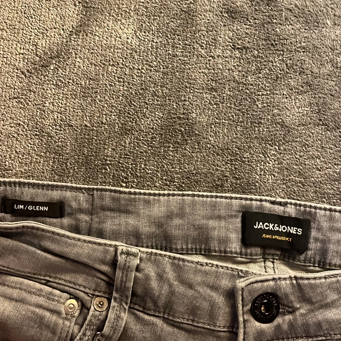 Grå jeans från Jack & Jones - 91