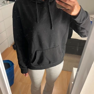 Svart hoodie - Svart hoodie från primark storlek s