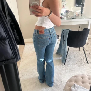 Levis jeans lowwaist - ”Superlow bootcut” jeansen från Levis!❤️Storlek 25/34. Nypris 1000 kr, använda 2 gånger