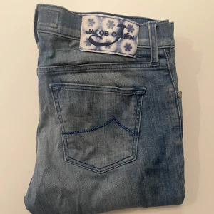 Jacob Cohen Jeans - Jacob Cohen Jeans | Skick: 8/10 | Storlek: W26, Passar W28 | Nypris: 3000kr-5000kr | Pris: 799kr | Pris kan diskuteras | Hör av er vid mer frågor | Mvh Leon