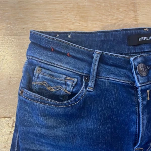 REPLAY LUZ - Tjenare, säljer dessa snygga replay luz i nyskick, riktigt stilrena och passar till allt, modellen sitter tight då det är slim fit! Använd gärna köp nu knappen! 🤝💫