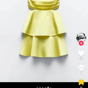 SÖKER!!!🙏🏻💗 - Hej jag söker denna zara klänning eller en liknande. Hör av dig om du är intresserad att sälja eller om du känner någon som vill sälja deras💗💗