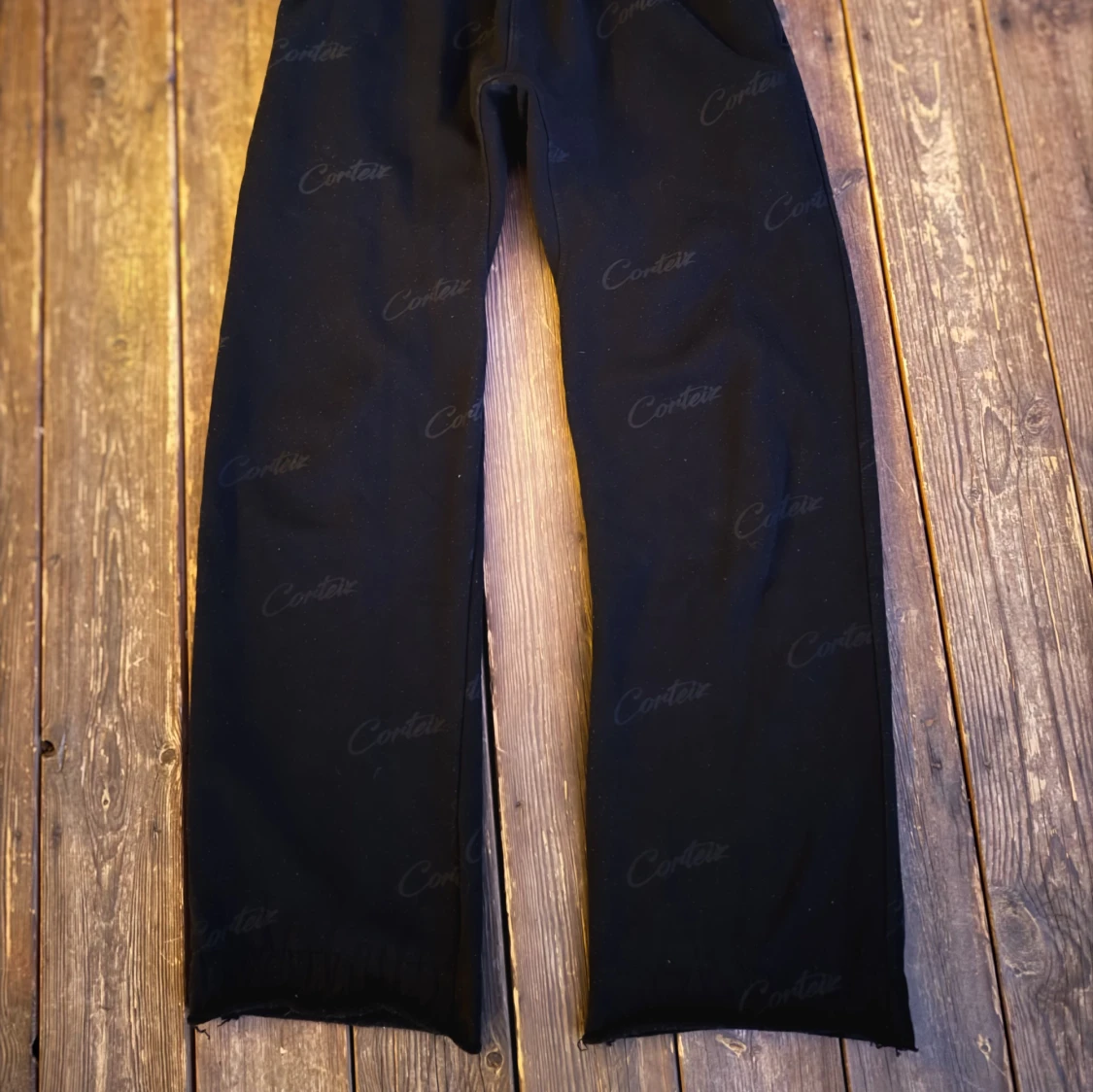 Svarta Corteiz mjukisbyxor - 1