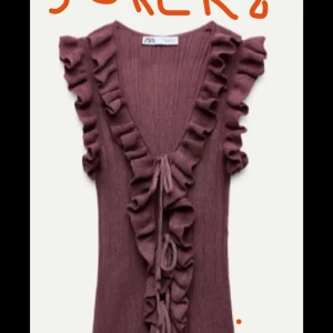 SÖKER!!  - Söker denna vinröda volangtopen från zara i storlek xs, hör av dig om du vill sälja din!💕