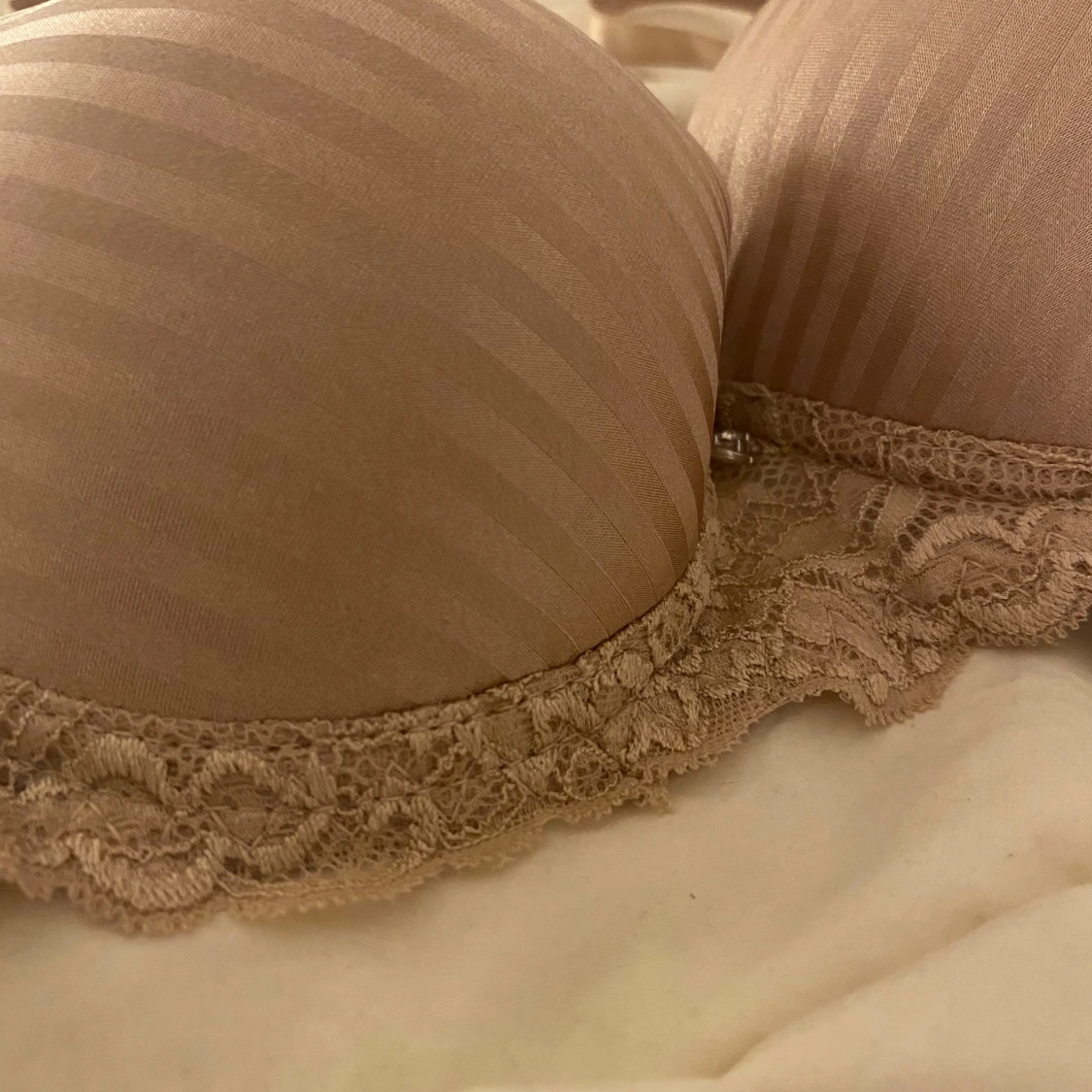 Rosa bh med spetsdetaljer - 2