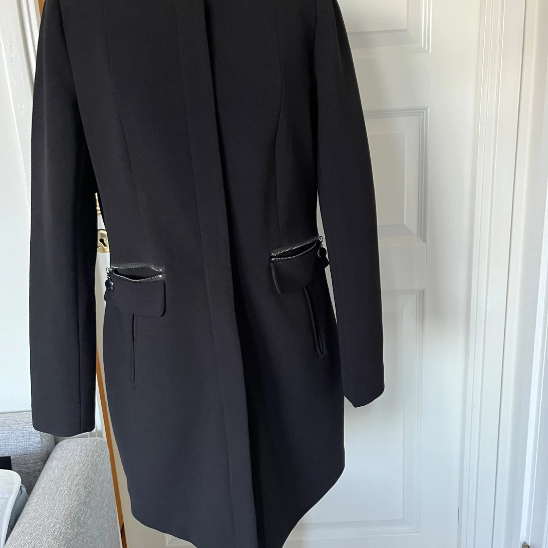 Svart kappa med dragkedja - 1