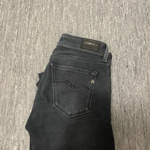 Replay jeans  - Tjena säljer ett par tvär feta replay jeans i storlek 26x32. Nypris 1099❌ mitt pris: 299 endast! Hör av er vid minsta fundering