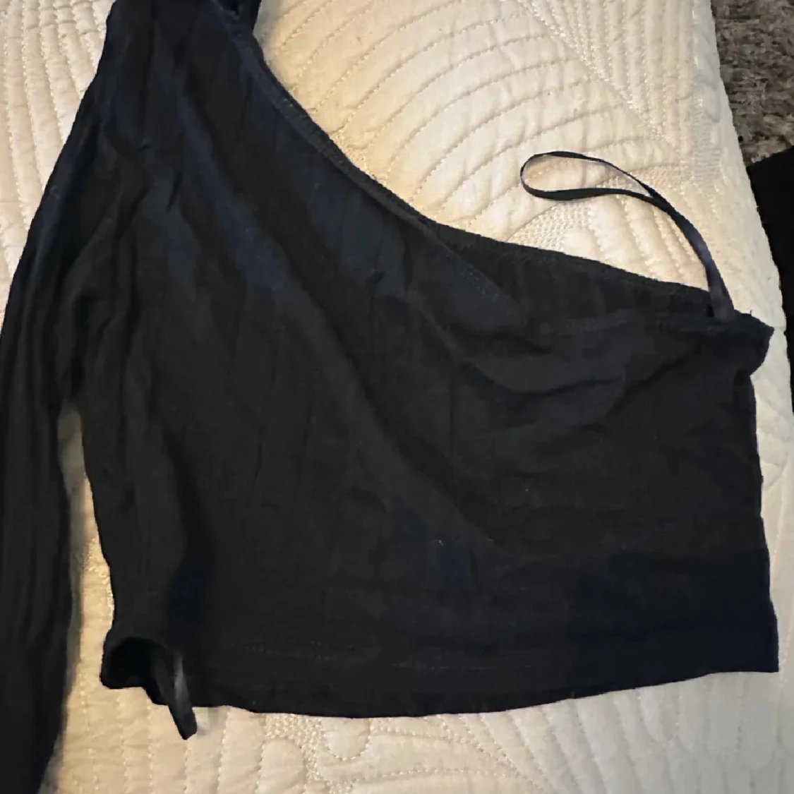 Svart oneshoulder topp - 1