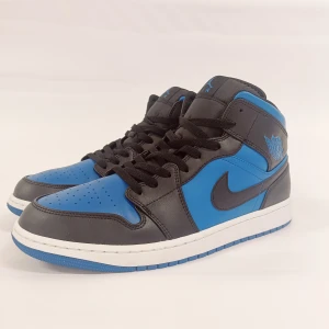 Jordan 1 Black Royal Blue  - Jordan 1 Black Royal Blue, som nya.          Kom med bud vid snabb affär 