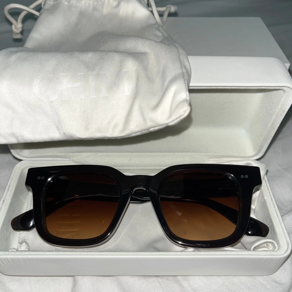 Bruna solglasögon från CHIMI