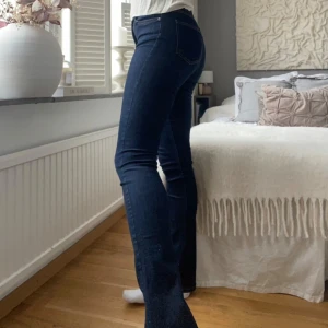 Bootcut jeans - Supersnygga bootcut jeans från Gina Tricot💗 Storlek S