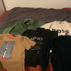 Samling av olika märkeströjor - En samling av olika märkeströjor inklusive en svart Kenzo-tröja, en beige Higher-tröja med tryck och en vit Boss-tröja, Les Duex grön kofta och hugo tröja och zara tröja. Alla 5 för 1.5k längsta priset 1.3k inte mindre än det🙂
