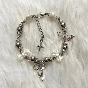 Armband <3 - ⋆౨ৎ˚⟡˖ ࣪Handgjort armband ᡣ𐭩frakt: 22kr, dm vid köp! Ig:starryadore