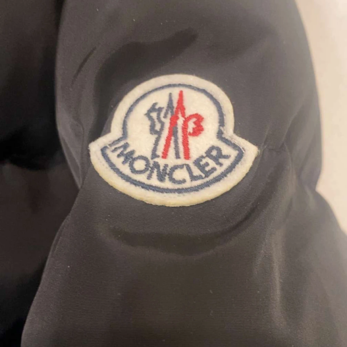 Svart pufferjacka från Moncler - 2
