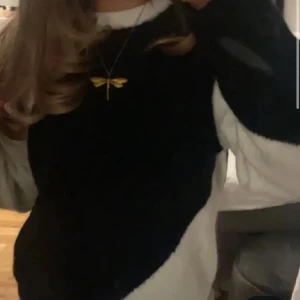 Slutsåld Gina tröja  - Oanvänd as fin !! ❤️❤️ skriv frågor 