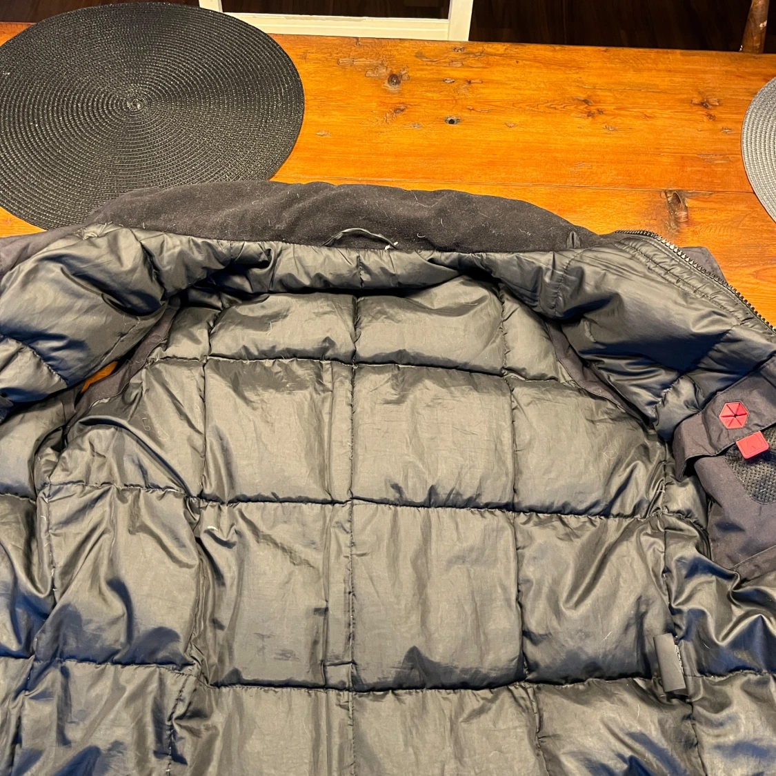 Svart dunväst från Helly Hansen STRL:S - 1