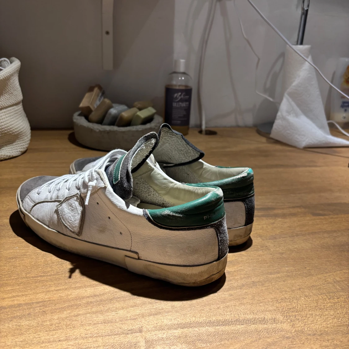 Vita Philippe model skor med gröna detaljer - 2