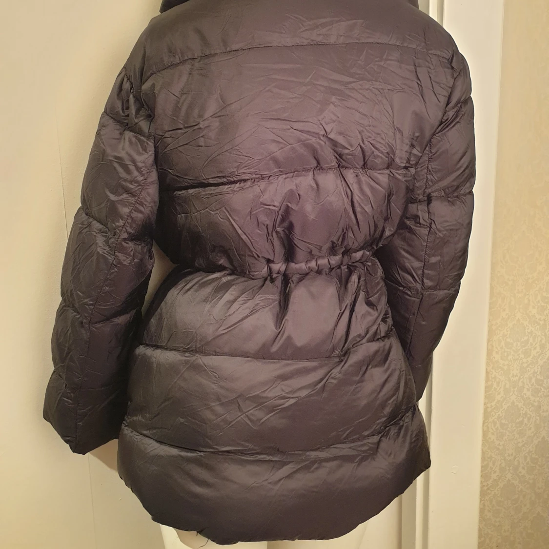 Svart dunjacka med huva - 2