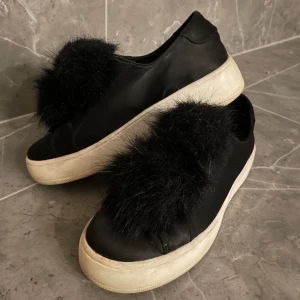 Steve Madden sneakers  - Fina svarta sneakers från Steve Madden i storlek 37, bra skick💓använd gärna köp nu 🫶🏼