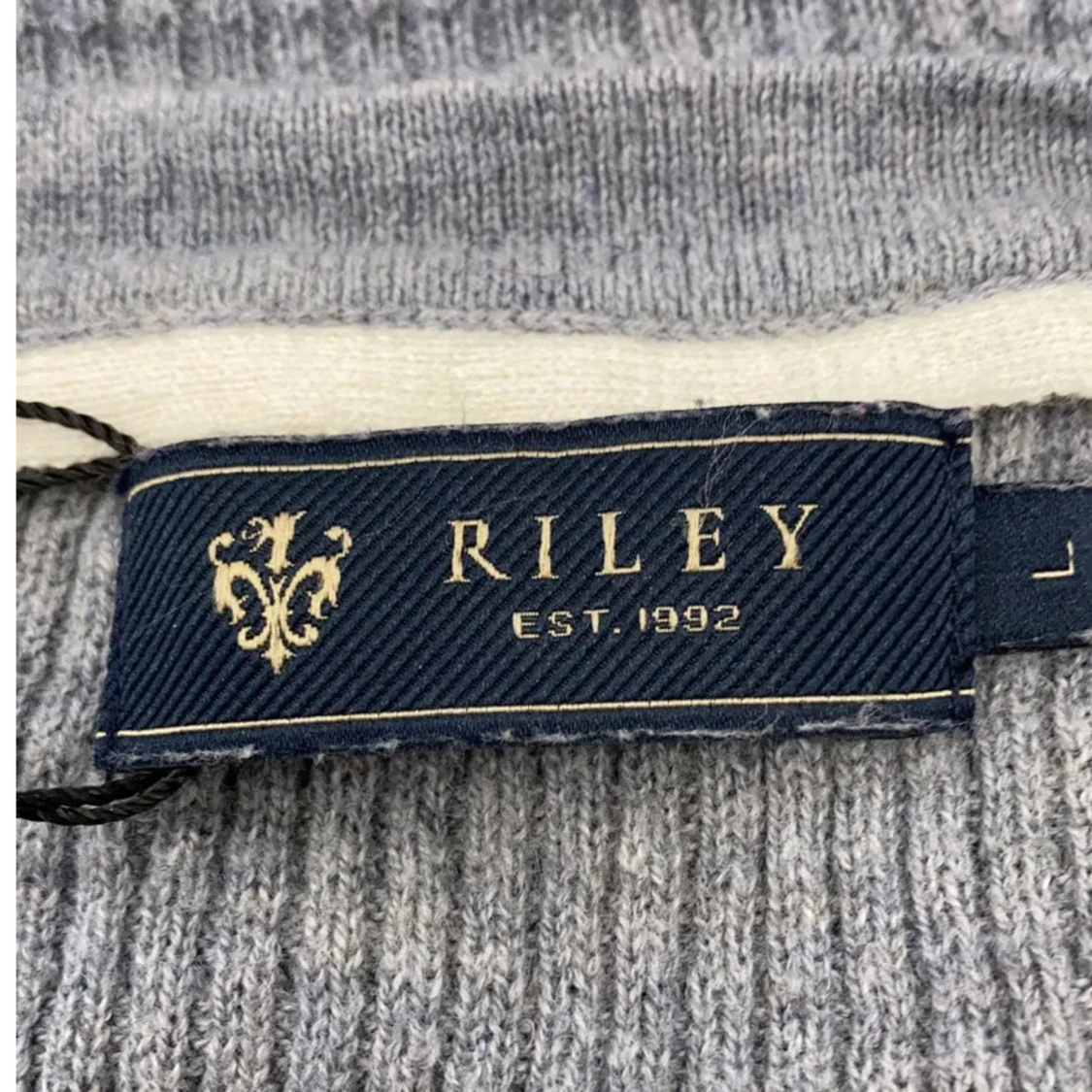 Grå tröja från Riley - 2