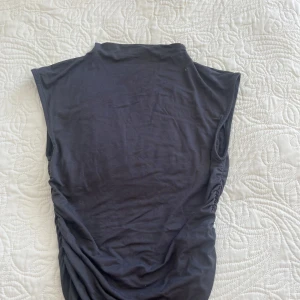 Ginatricot topp - Säljer denna topp som aldrig används längre 