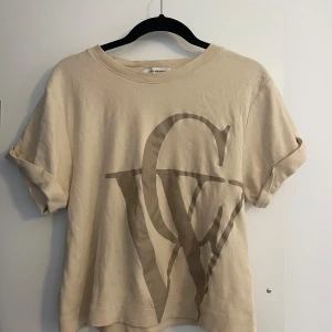 Tshirt carin wester - Superfin använder bara inte