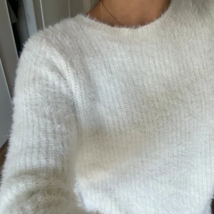 Vit stickad tröja - Vit stickad tröja i bra skick 