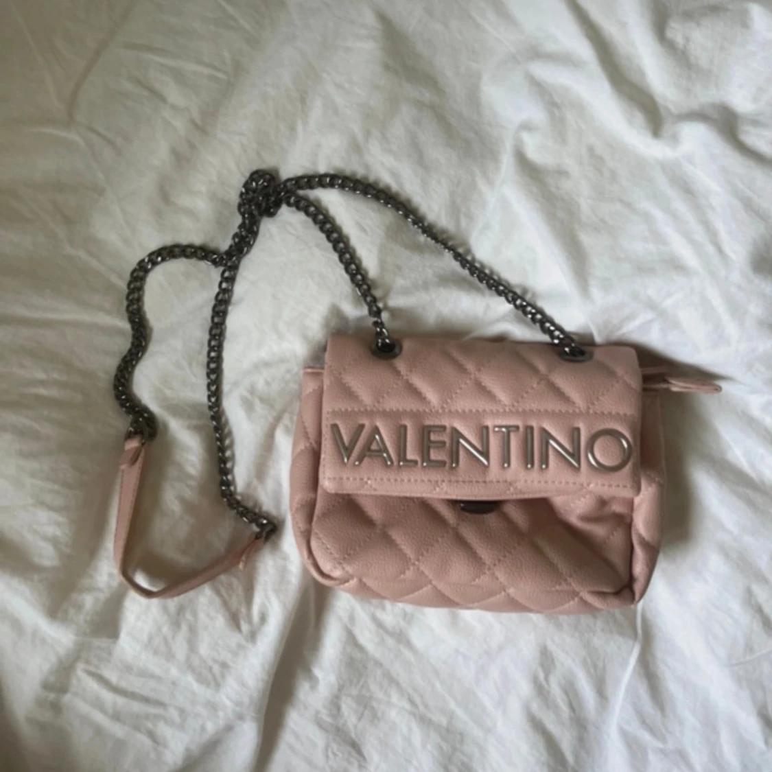 Rosa väska från Mario Valentino