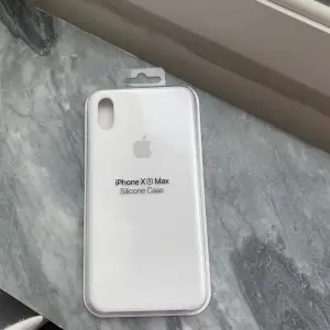 En fint vit Apple skal till iPhone Xs Max! Bara öpnnad och passade inte på min telefon så helt nytt! 