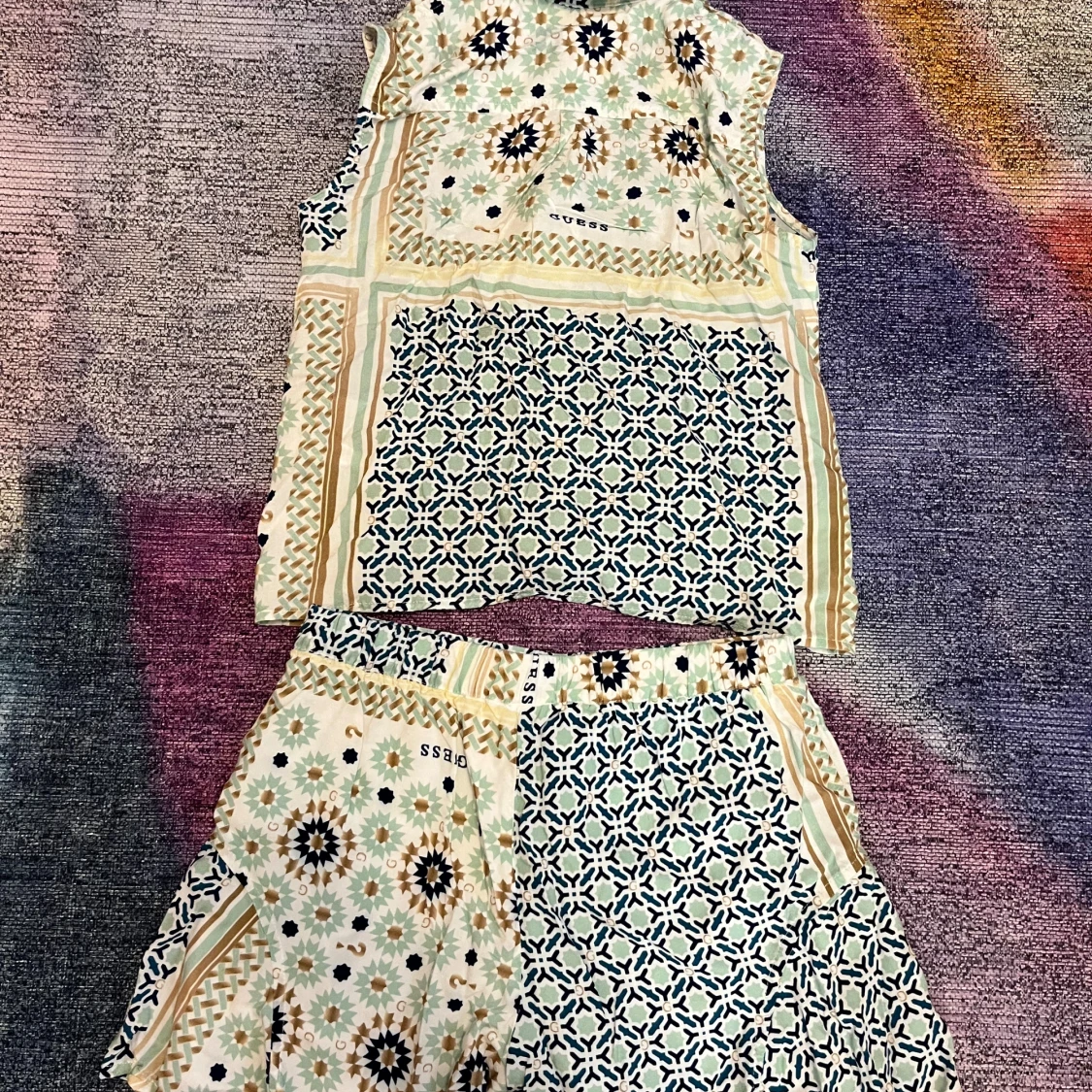 GUESS sommar kostym  - 90