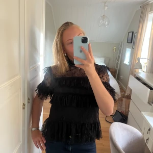 By Malina blus - Blus från By Malina i strl Xs, jag har S så passar större också! Knappt använd och nypris 1800kr.