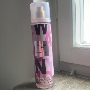 Ariana Grande body mist - En body mist i sweet like candy🍬🩷 Av Ariana Grande, full flaska.