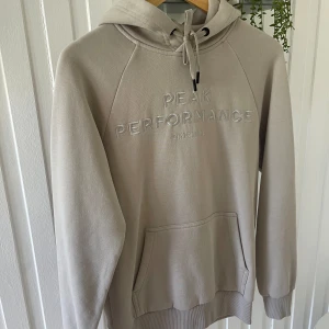 Peakperformance hoodie - Mycket gott skick storlek small herr.