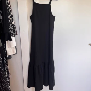 Svart klänning  - Svart klänning 
