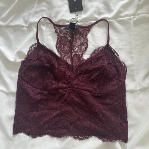 Vinröd spets topp - Oanvänd