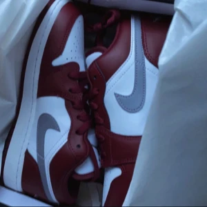 Jordan Air 1 Low - Användes mer förr men knappt längre, lite creasade annars bra skick